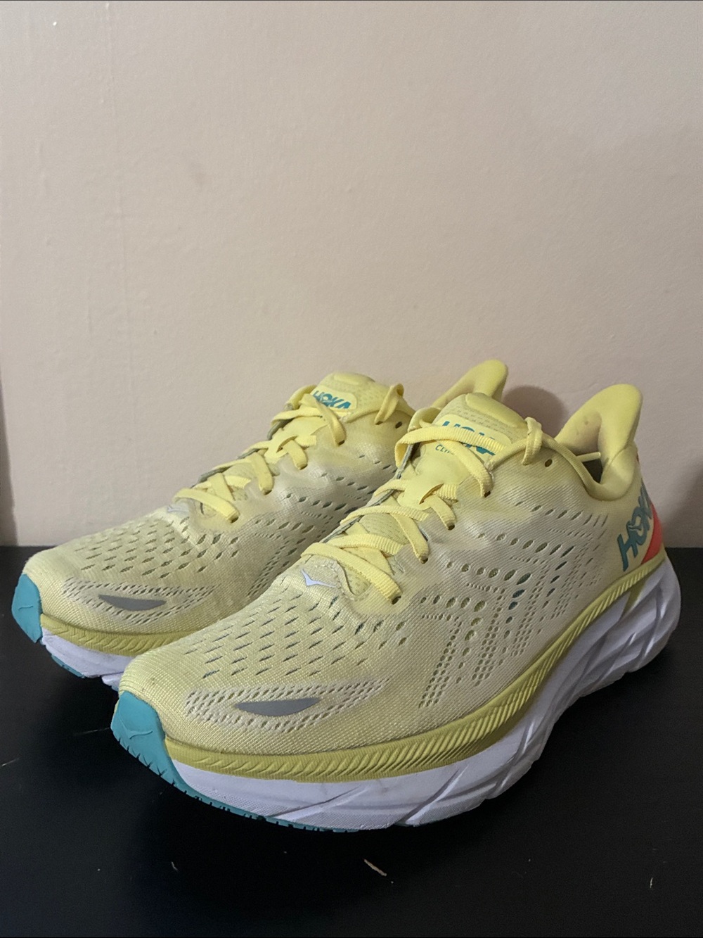 Hoka One One Clifton 8 running shoes in the Yellow Pear Sweet Corn color size 9B - Picture 9 of 11